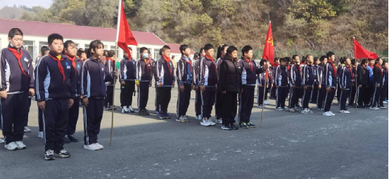 凉泉小学举行新队员入队仪式
